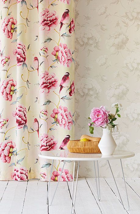 флизелиновые обои для стен и ткани-компаньоны из коллекции Muse от Eijffinger