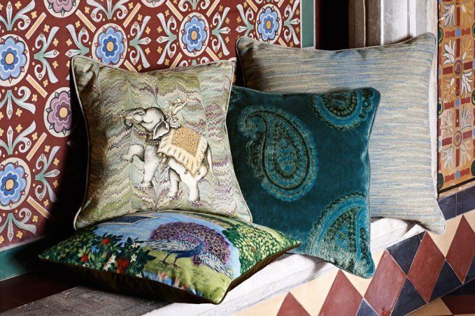  обои для стен и интерьерные ткани в индийском стиле Jaipur от Zoffany