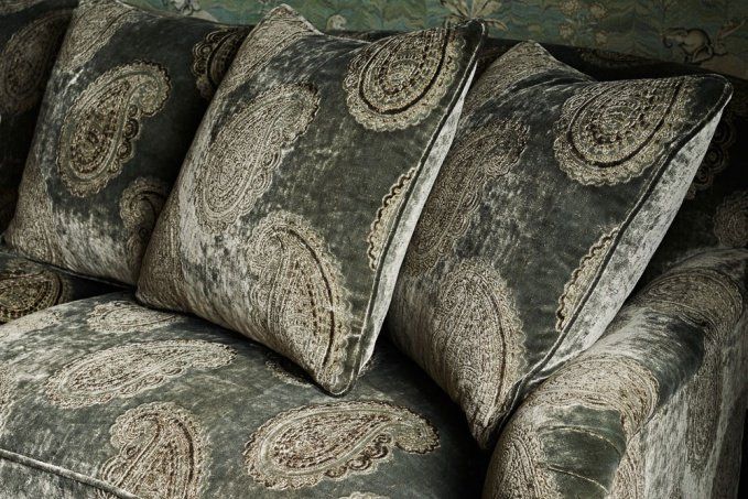  обои для стен и интерьерные ткани в индийском стиле Jaipur от Zoffany