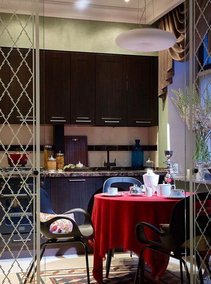 обои для стен Khroma и ARTE, бельгийская лепнина ORAC DECOR в "Идеальном ремонте"