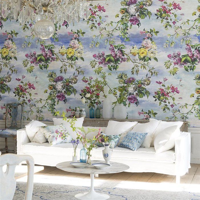 обои с цветами на фоне неба Designers Guild, каталог Caprifoglio Wallpapers