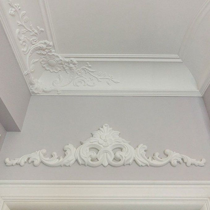 лепнина из полиуретана Orac Decor в интерьере французской спальни-будуара лепнина из полиуретана Orac Decor в интерьере французской спальни-будуара