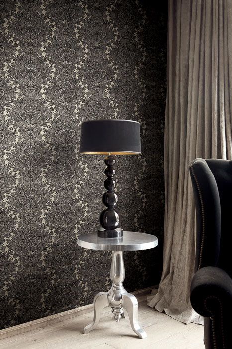 темные обои с классическим орнаментом в интерьере, коллекция Bruggia