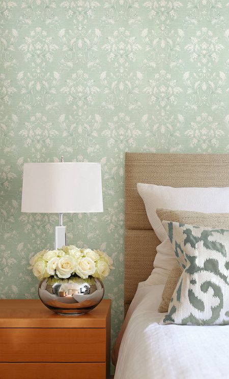 обои с фоновым дамаском из коллекции Oak Hill от Chelsea Decor Wallpaper