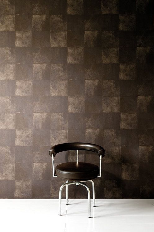 обои с имитацией кожи из коллекции Victoria от Guy Masureel