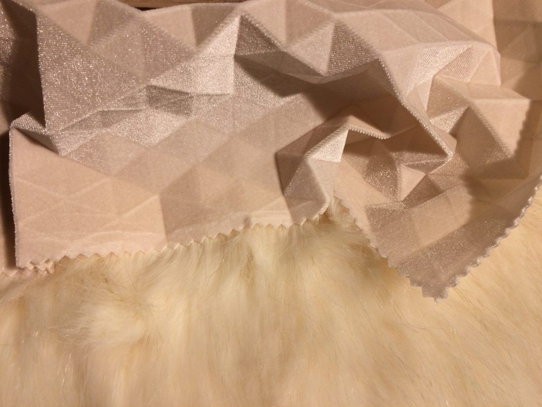 ARCHITCTONIQUE. Мех, плюш, блеск, геометрия, белый цвет – все модные тренды в одной коллекции.