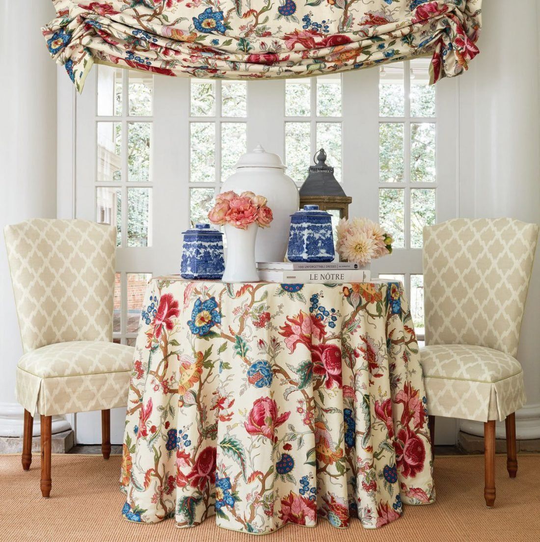 Love Letters | Коллекция весна 2017 Коллекция Travers 2017 года поет гимн американскому стилю жизни, полному безудержного оптимизма и гостеприимства. Славящийся своими жизнерадостными разноцветными принтами, красивыми полосками на шёлке и роскошными бархатными жаккардами, Travers в 2017 году возвращается к истокам фирменного стиля, созданного его основателем Элдо Нетто.