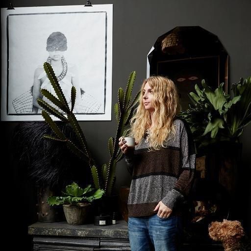 дизайнер Абигель Ахерн