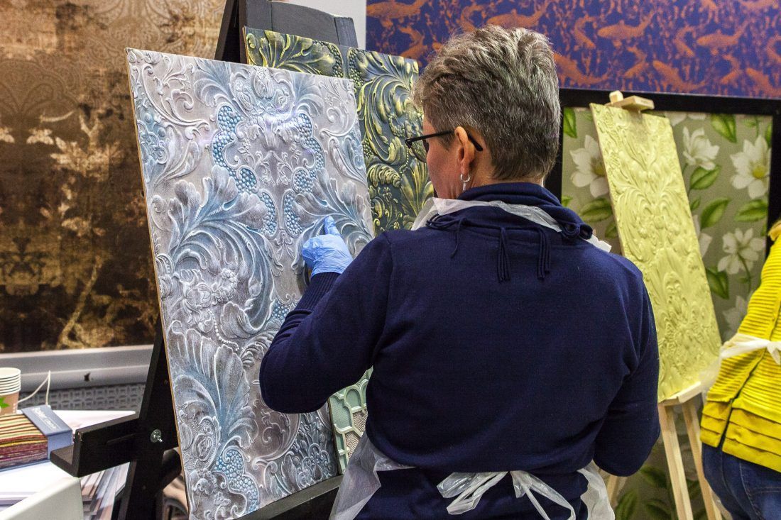 мастер-класс по декорированию настенных покрытий Lincrusta в Центре Дизайна Мануфактура 5 Ампир Декор