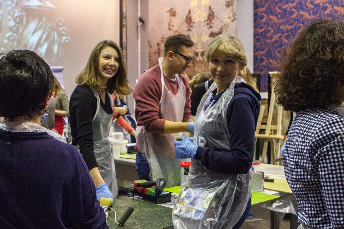 мастер-класс по декорированию настенных покрытий Lincrusta в Центре Дизайна Мануфактура 5 Ампир Декор