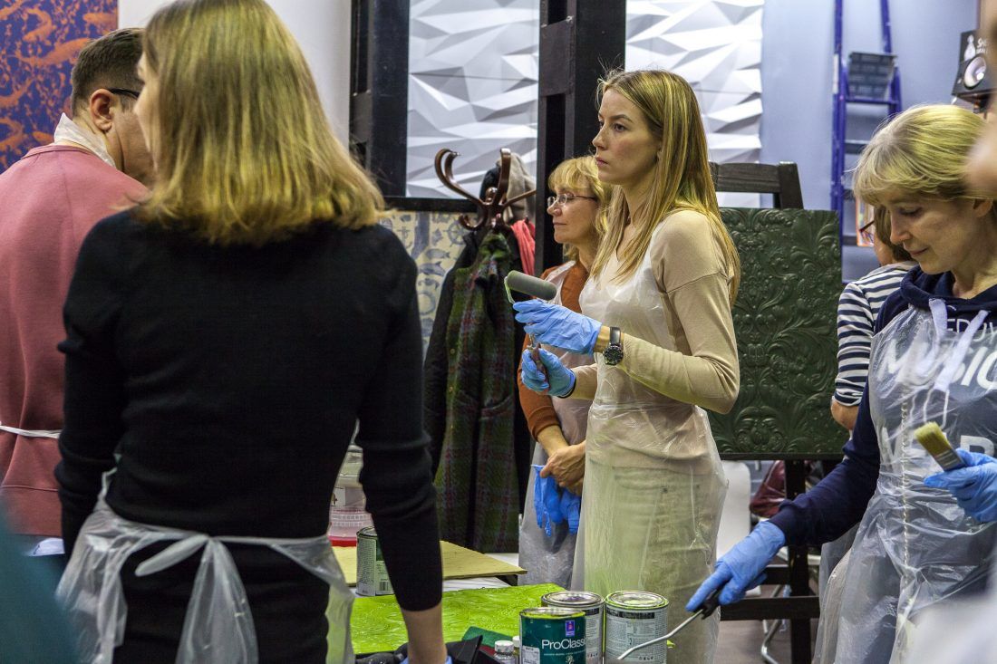 мастер-класс по декорированию настенных покрытий Lincrusta в Центре Дизайна Мануфактура 5 Ампир Декор