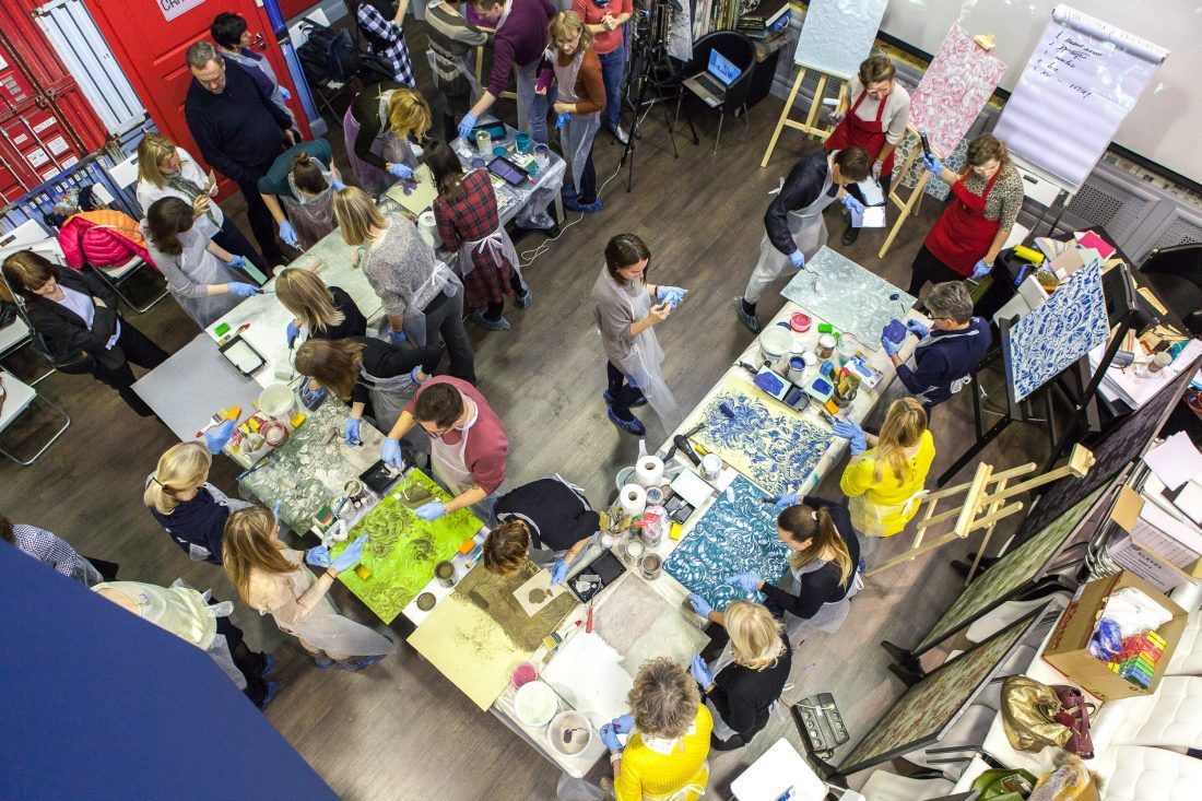 мастер-класс по декорированию настенных покрытий Lincrusta в Центре Дизайна Мануфактура 5 Ампир Декор