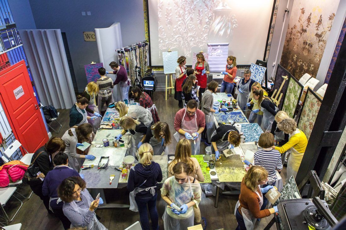 мастер-класс по декорированию настенных покрытий Lincrusta в Центре Дизайна Мануфактура 5 Ампир Декор