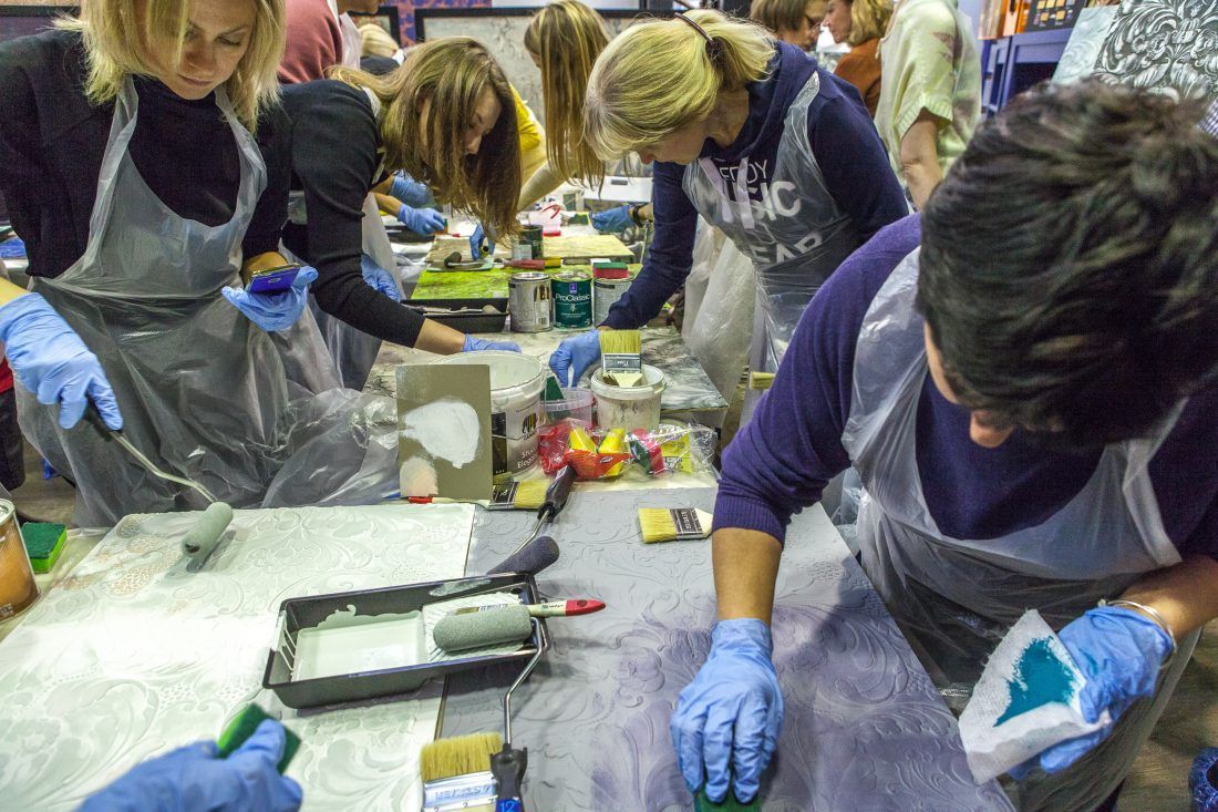 мастер-класс по декорированию настенных покрытий Lincrusta в Центре Дизайна Мануфактура 5 Ампир Декор