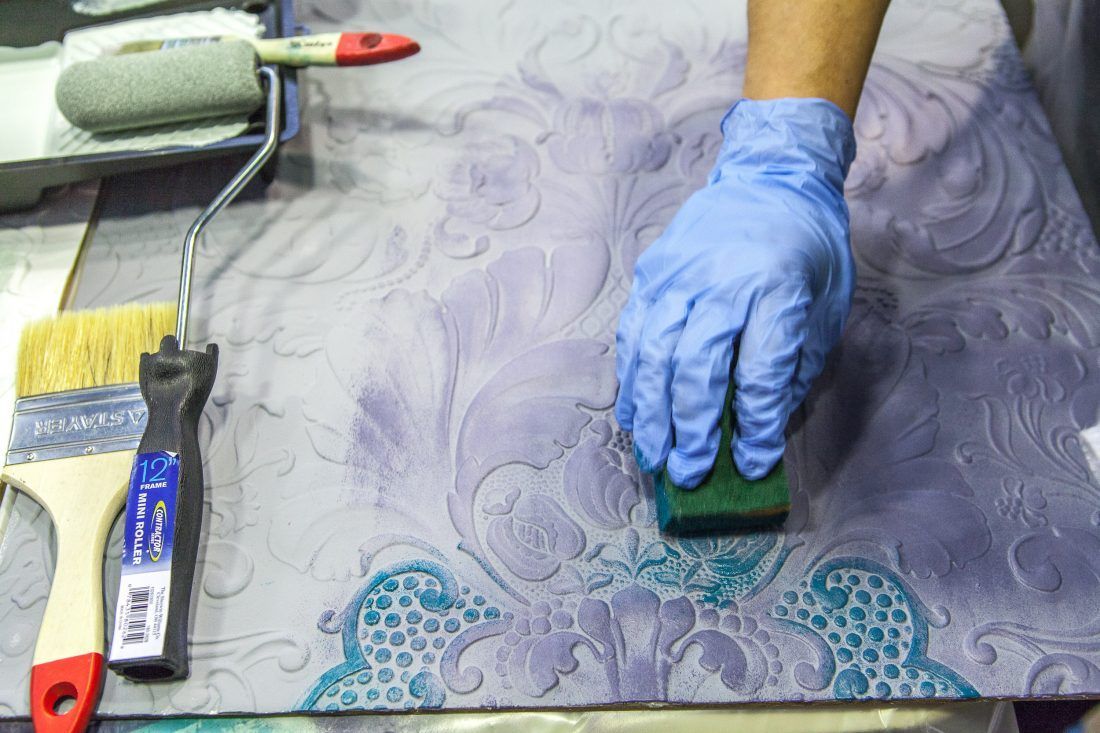 мастер-класс по декорированию настенных покрытий Lincrusta в Центре Дизайна Мануфактура 5 Ампир Декор