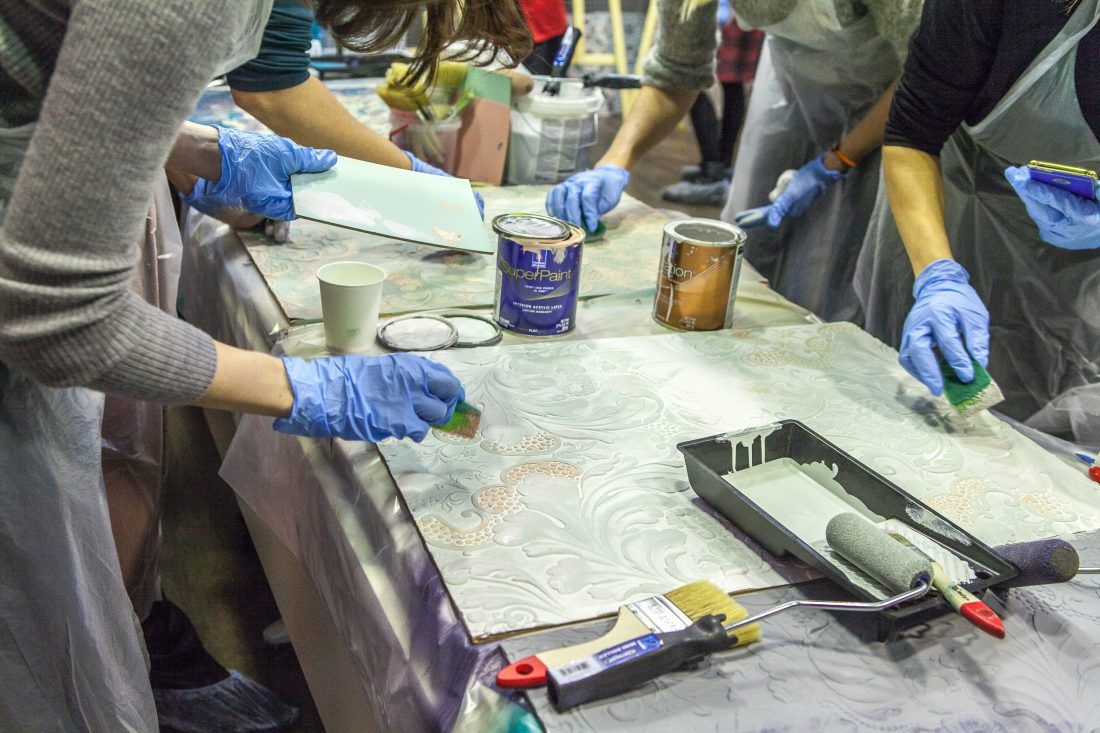 мастер-класс по декорированию настенных покрытий Lincrusta в Центре Дизайна Мануфактура 5 Ампир Декор