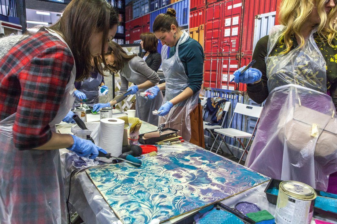 мастер-класс по декорированию настенных покрытий Lincrusta в Центре Дизайна Мануфактура 5 Ампир Декор