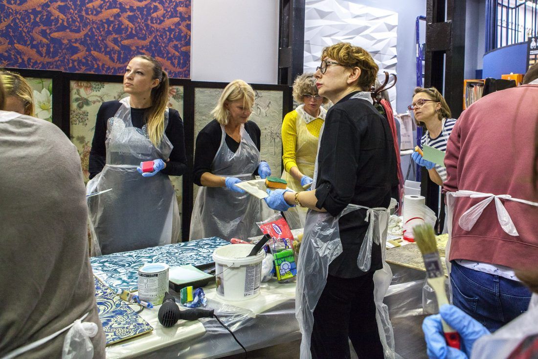 мастер-класс по декорированию настенных покрытий Lincrusta в Центре Дизайна Мануфактура 5 Ампир Декор