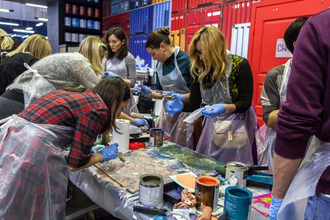 мастер-класс по декорированию настенных покрытий Lincrusta в Центре Дизайна Мануфактура 5 Ампир Декор