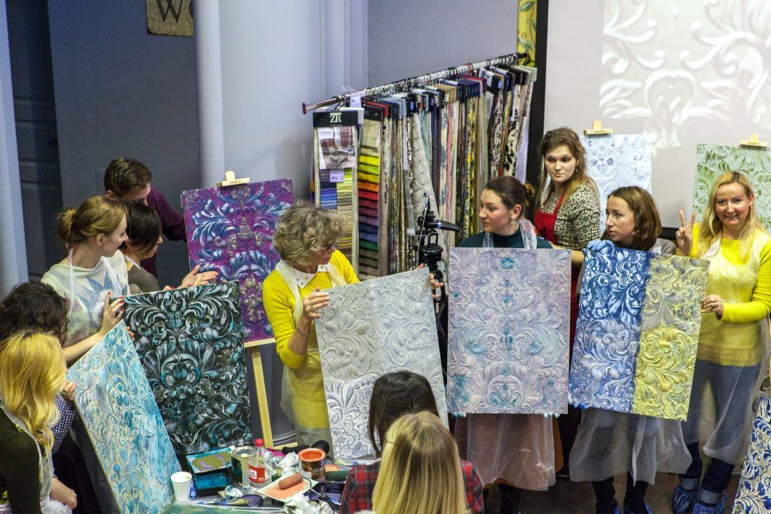 мастер-класс по декорированию настенных покрытий Lincrusta в Центре Дизайна Мануфактура 5 Ампир Декор