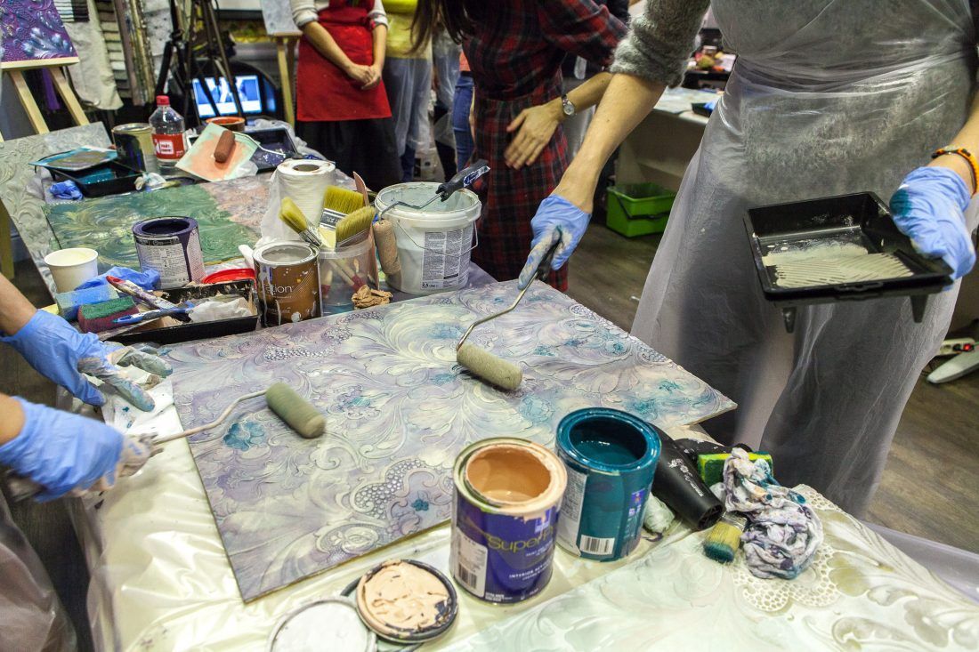 мастер-класс по декорированию настенных покрытий Lincrusta в Центре Дизайна Мануфактура 5 Ампир Декор