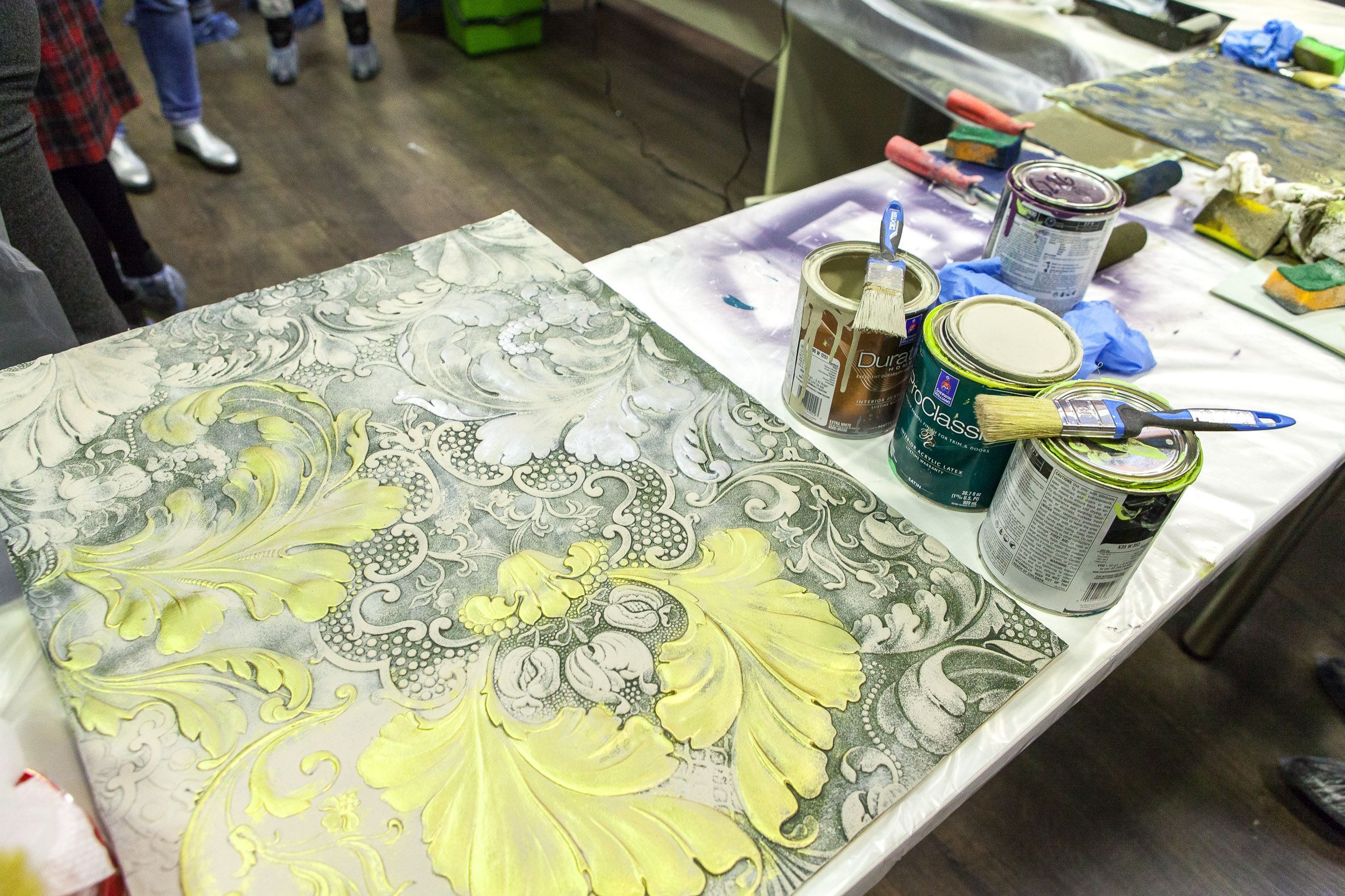 мастер-класс по декорированию настенных покрытий Lincrusta в Центре Дизайна Мануфактура 5 Ампир Декор