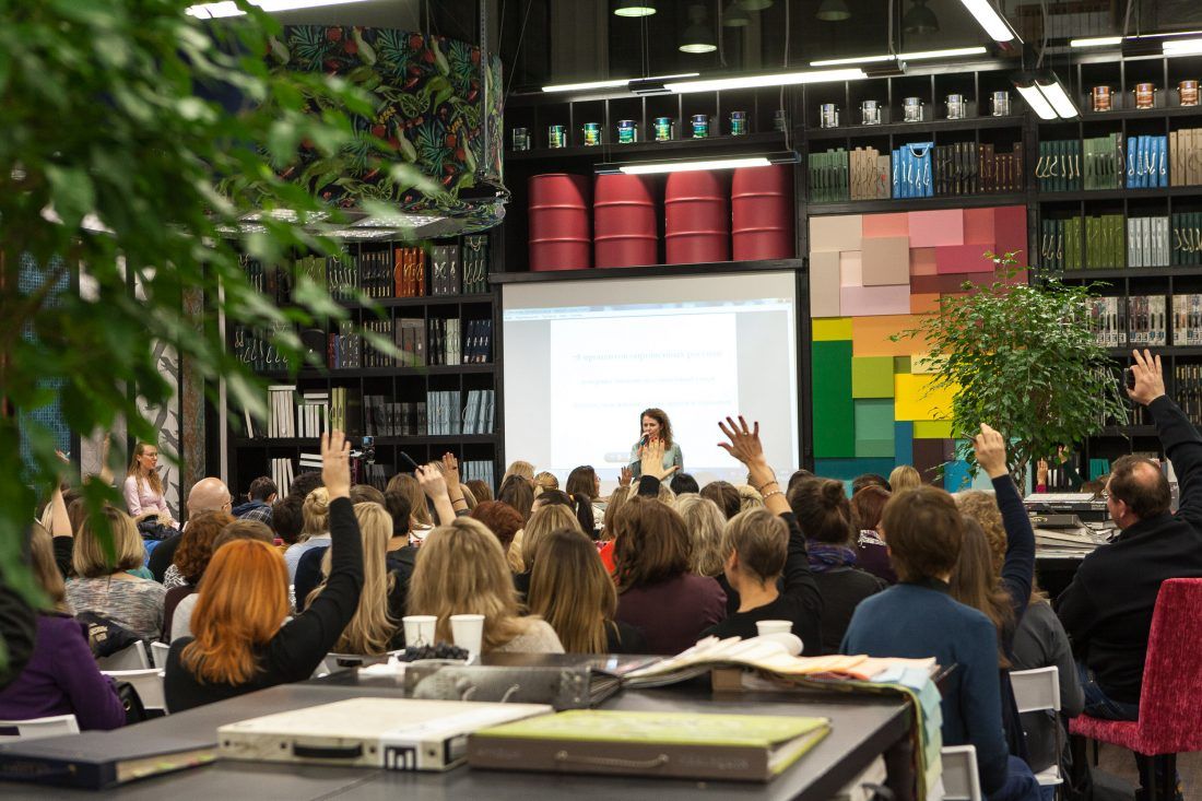 лекция «Инстаграм для дизайнера» главного редактора портала Roomble Оксаны Кашенко в Центре Дизайна Мануфактура 5 Ампир Декор