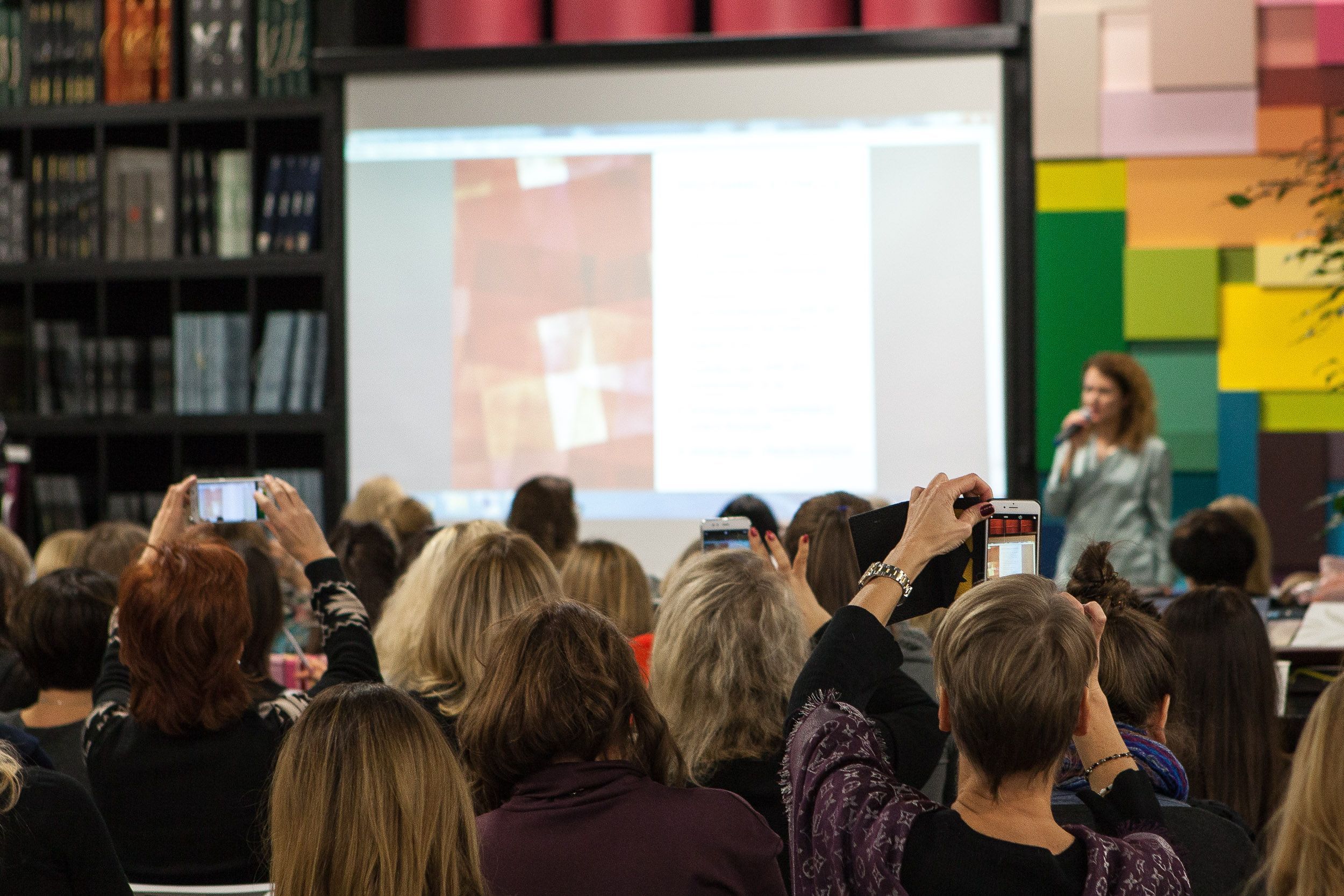 лекция «Инстаграм для дизайнера» главного редактора портала Roomble Оксаны Кашенко в Центре Дизайна Мануфактура 5 Ампир Декор