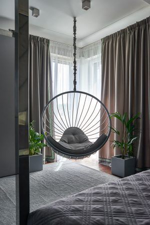 Полиуретановый карниз C990, разработанный дизайнером Ксавье Донком, подчеркнет высоту потолка.