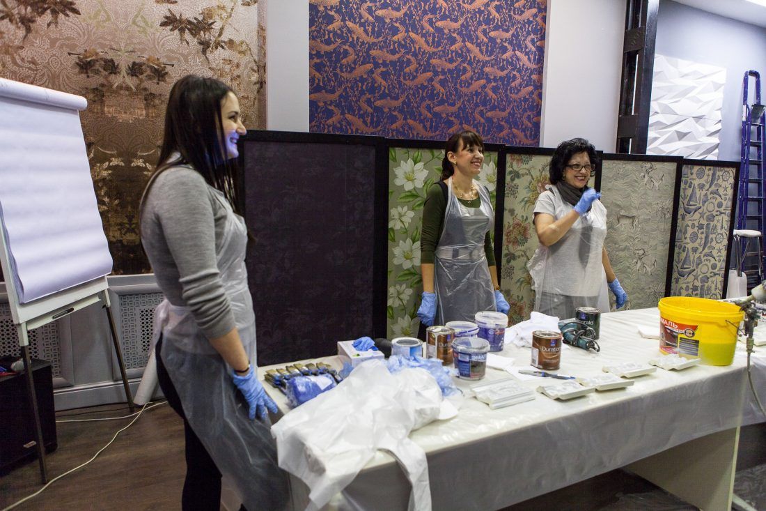 мастер-класс Николая Фетисова по декорированию лепнины в Центре Дизайна Мануфактура 5 Ампир Декор