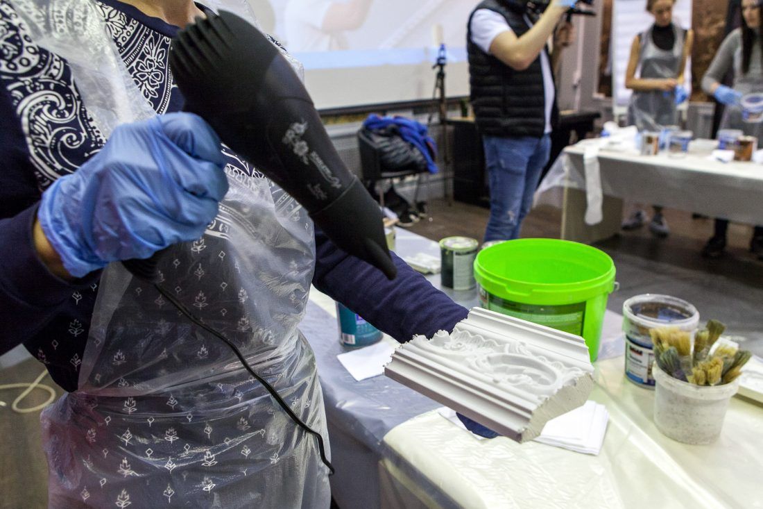 мастер-класс Николая Фетисова по декорированию лепнины в Центре Дизайна Мануфактура 5 Ампир Декор