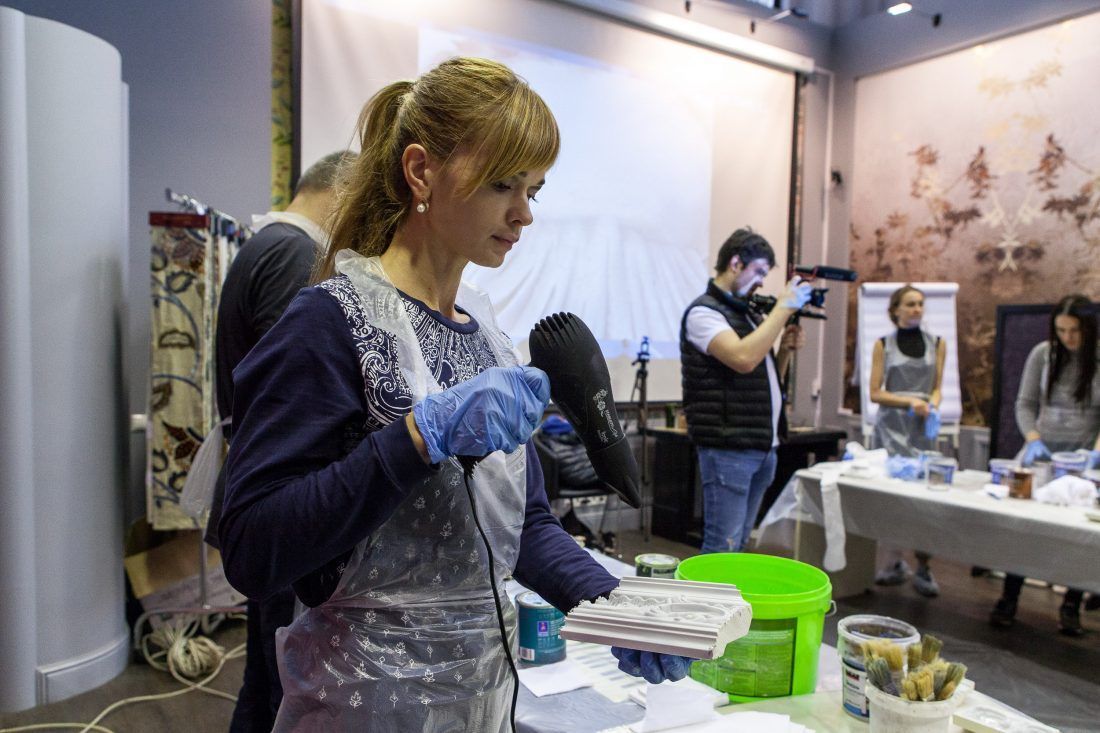 мастер-класс Николая Фетисова по декорированию лепнины в Центре Дизайна Мануфактура 5 Ампир Декор