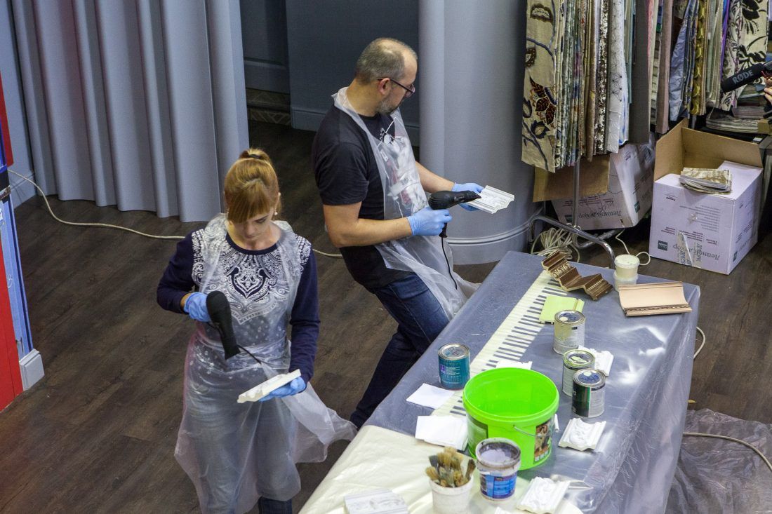 мастер-класс Николая Фетисова по декорированию лепнины в Центре Дизайна Мануфактура 5 Ампир Декор