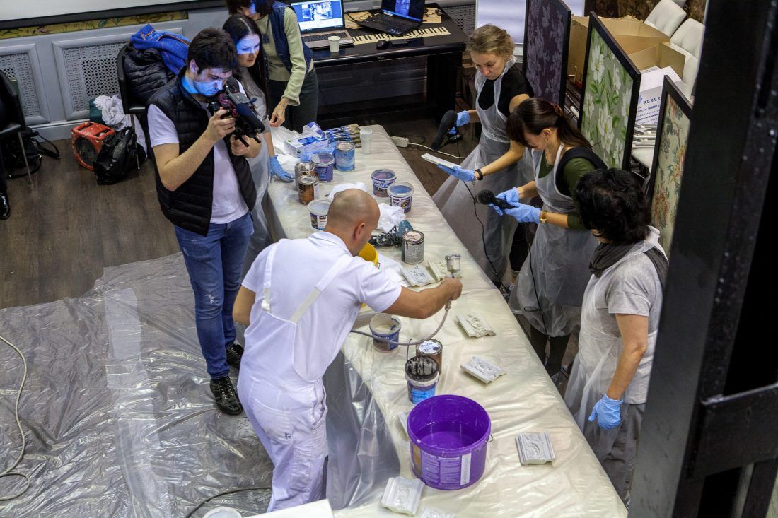 мастер-класс Николая Фетисова по декорированию лепнины в Центре Дизайна Мануфактура 5 Ампир Декор