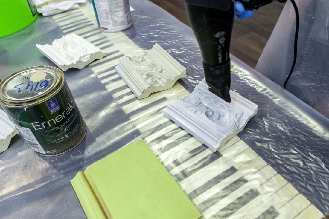 мастер-класс Николая Фетисова по декорированию лепнины в Центре Дизайна Мануфактура 5 Ампир Декор