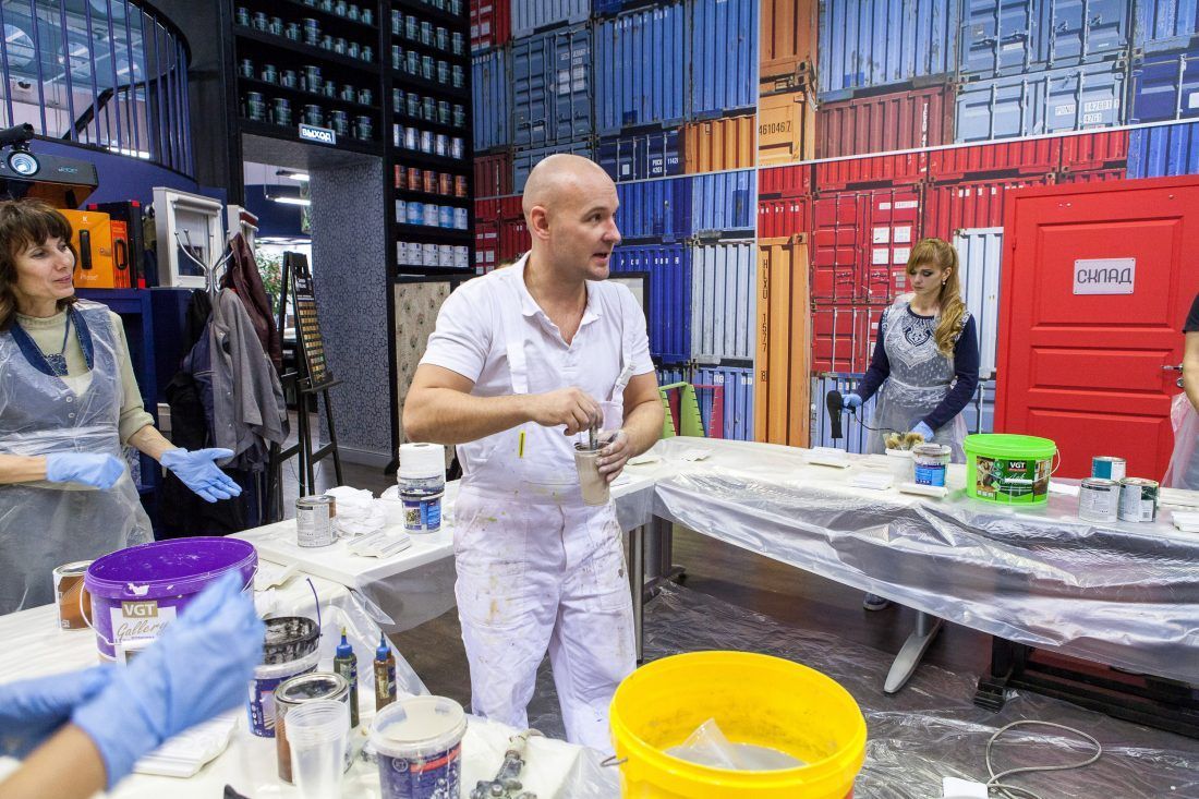 мастер-класс Николая Фетисова по декорированию лепнины в Центре Дизайна Мануфактура 5 Ампир Декор