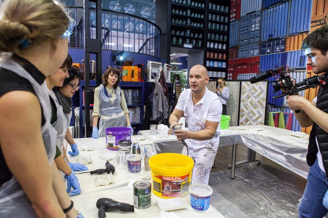 мастер-класс Николая Фетисова по декорированию лепнины в Центре Дизайна Мануфактура 5 Ампир Декор