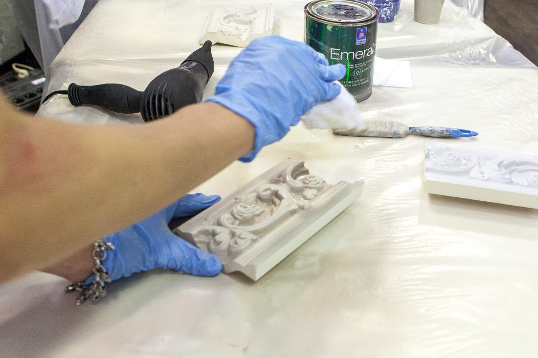 мастер-класс Николая Фетисова по декорированию лепнины в Центре Дизайна Мануфактура 5 Ампир Декор