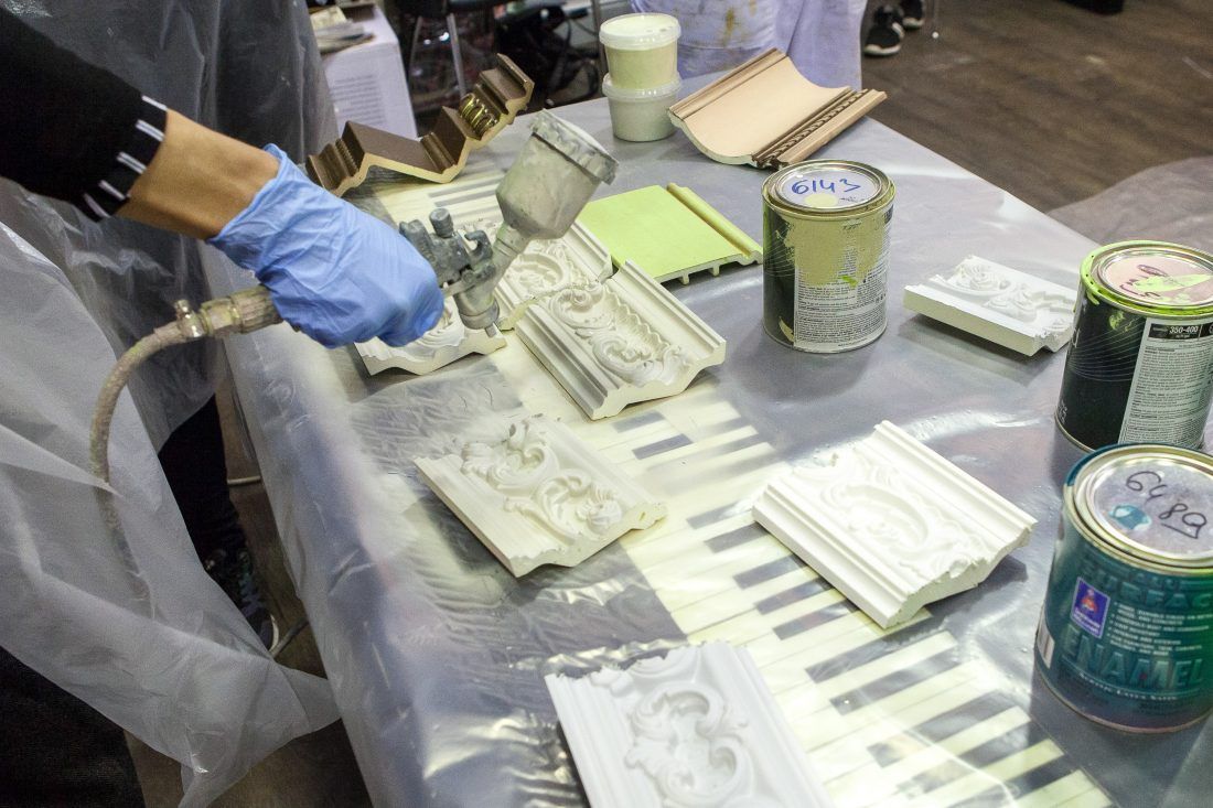 мастер-класс Николая Фетисова по декорированию лепнины в Центре Дизайна Мануфактура 5 Ампир Декор