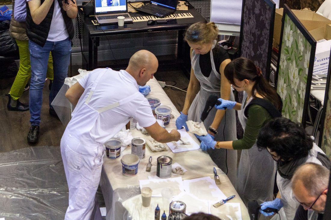 мастер-класс Николая Фетисова по декорированию лепнины в Центре Дизайна Мануфактура 5 Ампир Декор