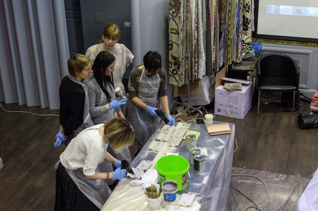 мастер-класс Николая Фетисова по декорированию лепнины в Центре Дизайна Мануфактура 5 Ампир Декор