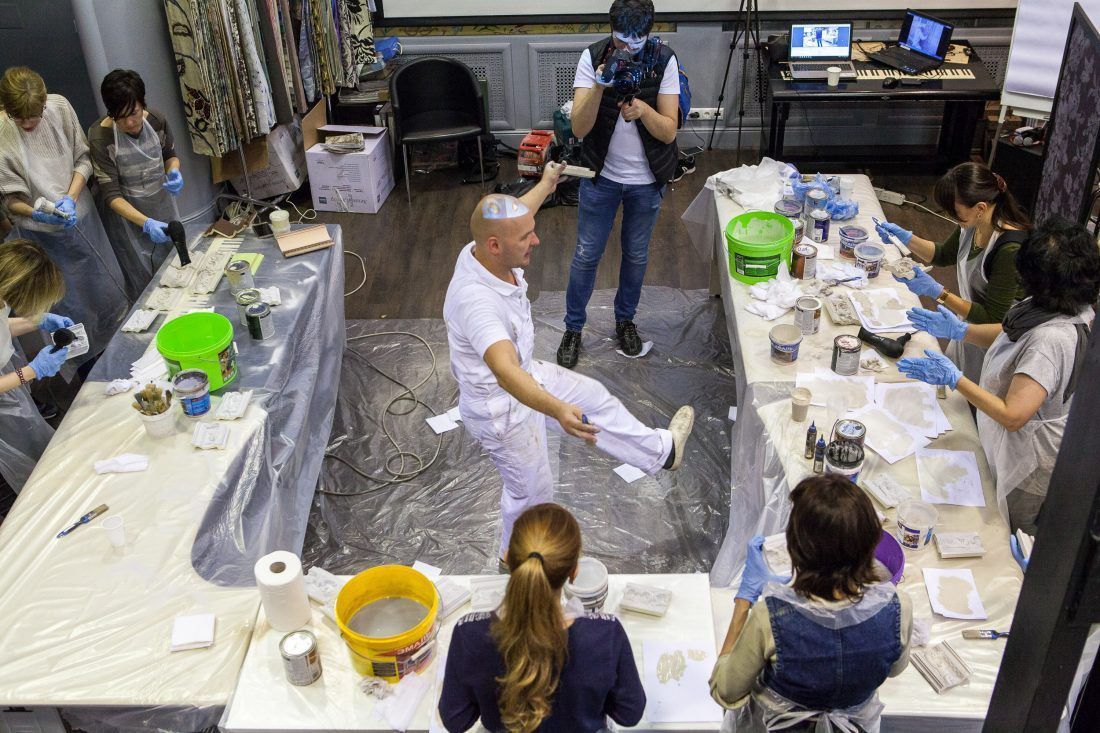 мастер-класс Николая Фетисова по декорированию лепнины в Центре Дизайна Мануфактура 5 Ампир Декор