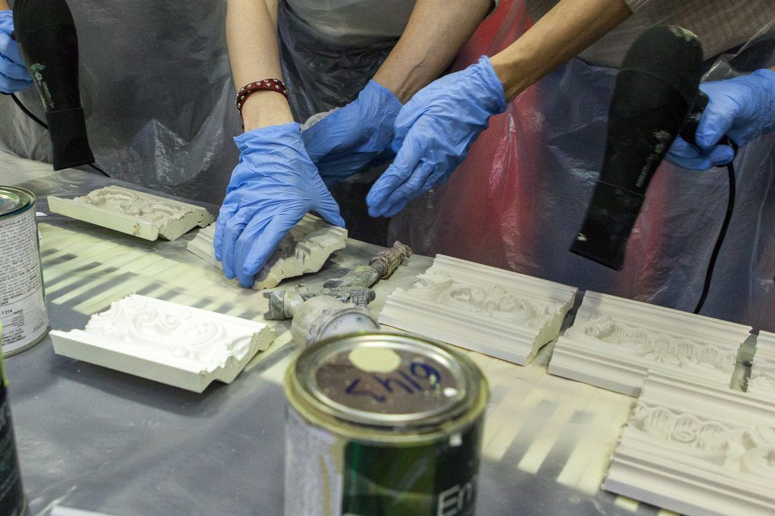 мастер-класс Николая Фетисова по декорированию лепнины в Центре Дизайна Мануфактура 5 Ампир Декор