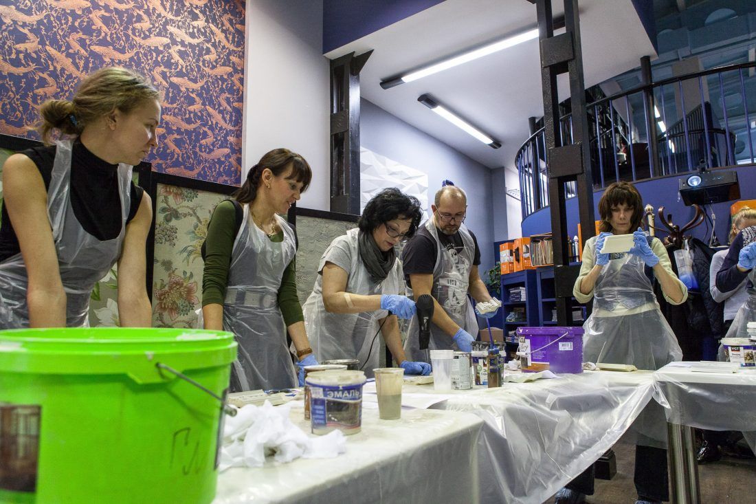 мастер-класс Николая Фетисова по декорированию лепнины в Центре Дизайна Мануфактура 5 Ампир Декор