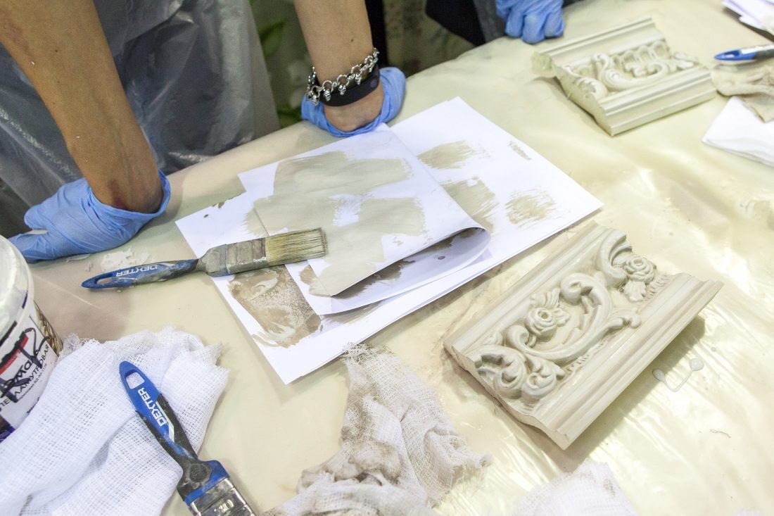 мастер-класс Николая Фетисова по декорированию лепнины в Центре Дизайна Мануфактура 5 Ампир Декор