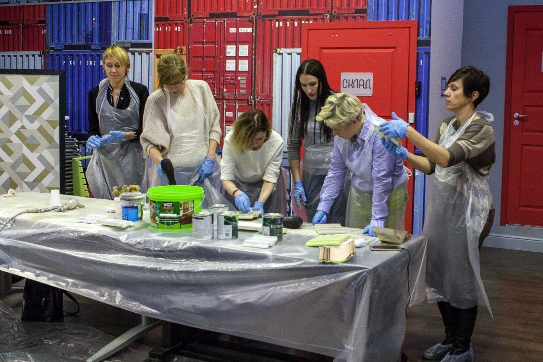 мастер-класс Николая Фетисова по декорированию лепнины в Центре Дизайна Мануфактура 5 Ампир Декор