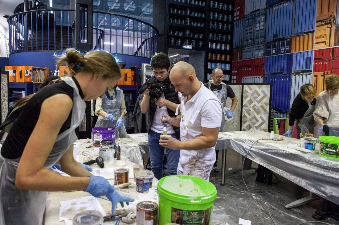 мастер-класс Николая Фетисова по декорированию лепнины в Центре Дизайна Мануфактура 5 Ампир Декор