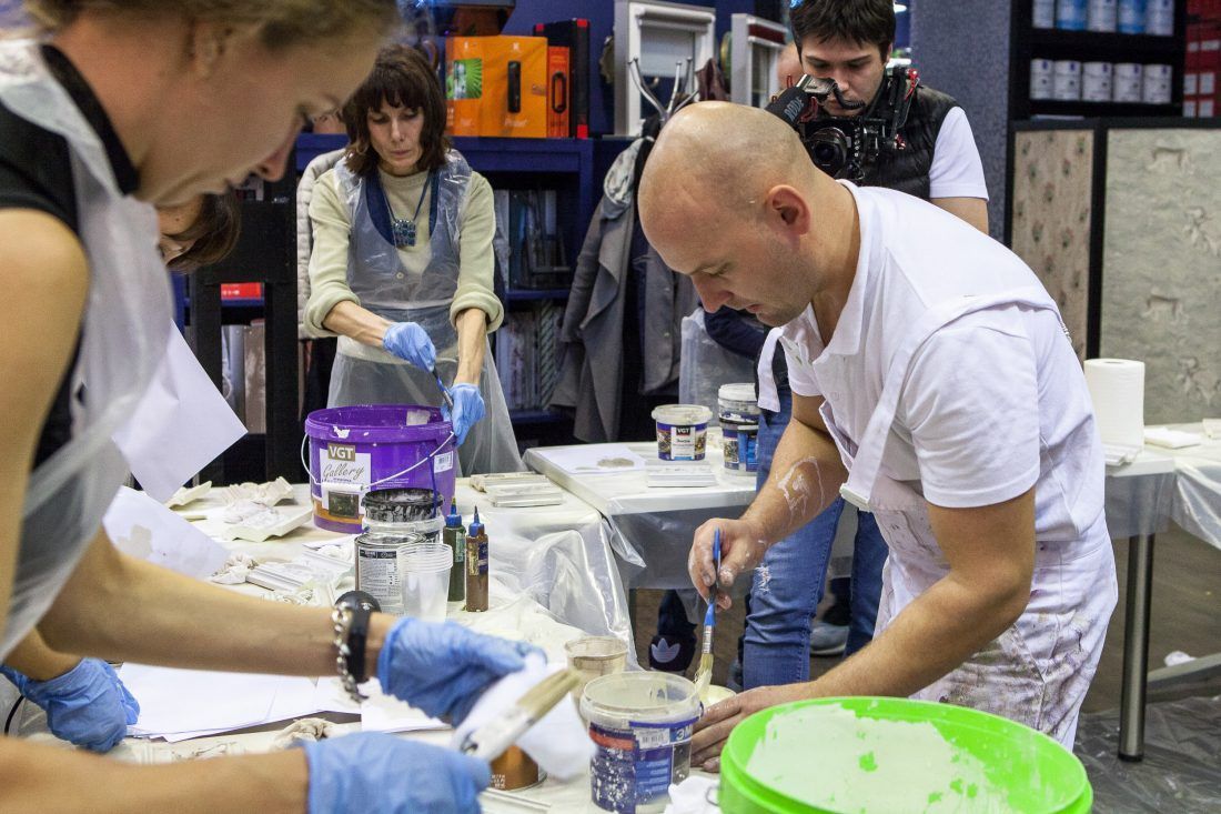 мастер-класс Николая Фетисова по декорированию лепнины в Центре Дизайна Мануфактура 5 Ампир Декор