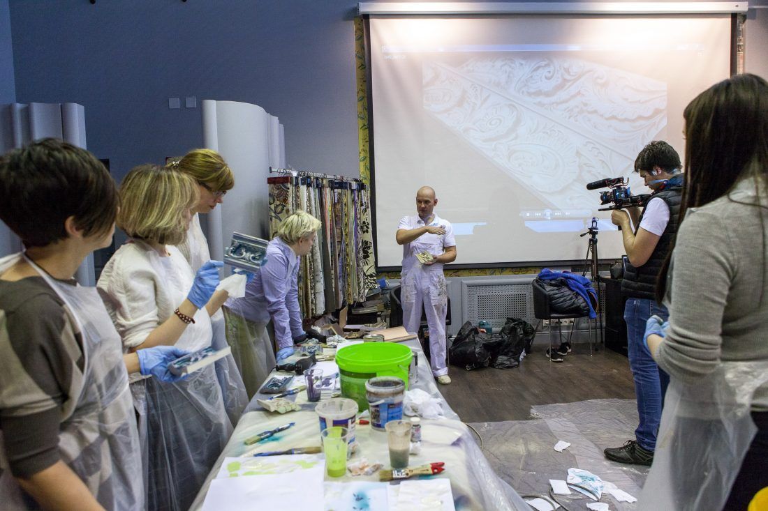 мастер-класс Николая Фетисова по декорированию лепнины в Центре Дизайна Мануфактура 5 Ампир Декор