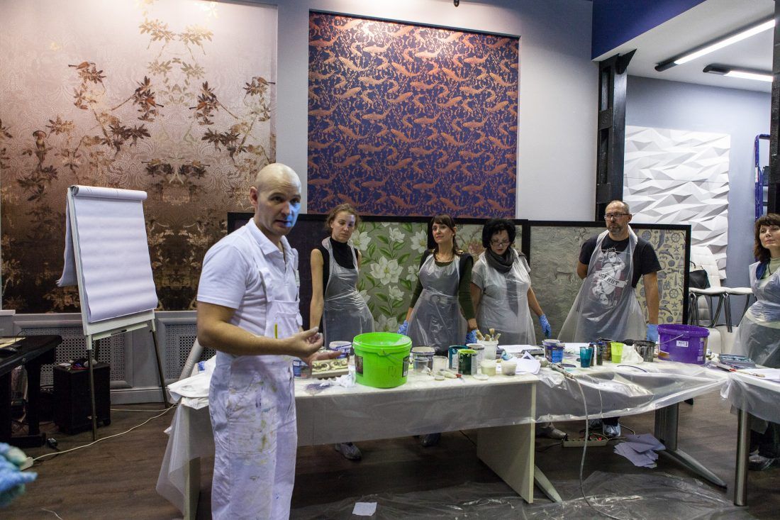 мастер-класс Николая Фетисова по декорированию лепнины в Центре Дизайна Мануфактура 5 Ампир Декор